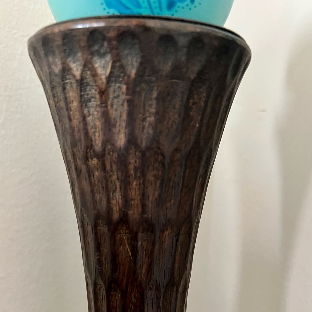 Set of 2 Candle Holders Hand Carved Wooden with 4 x Embossed Round Candles NEW - Picture 4 of 4